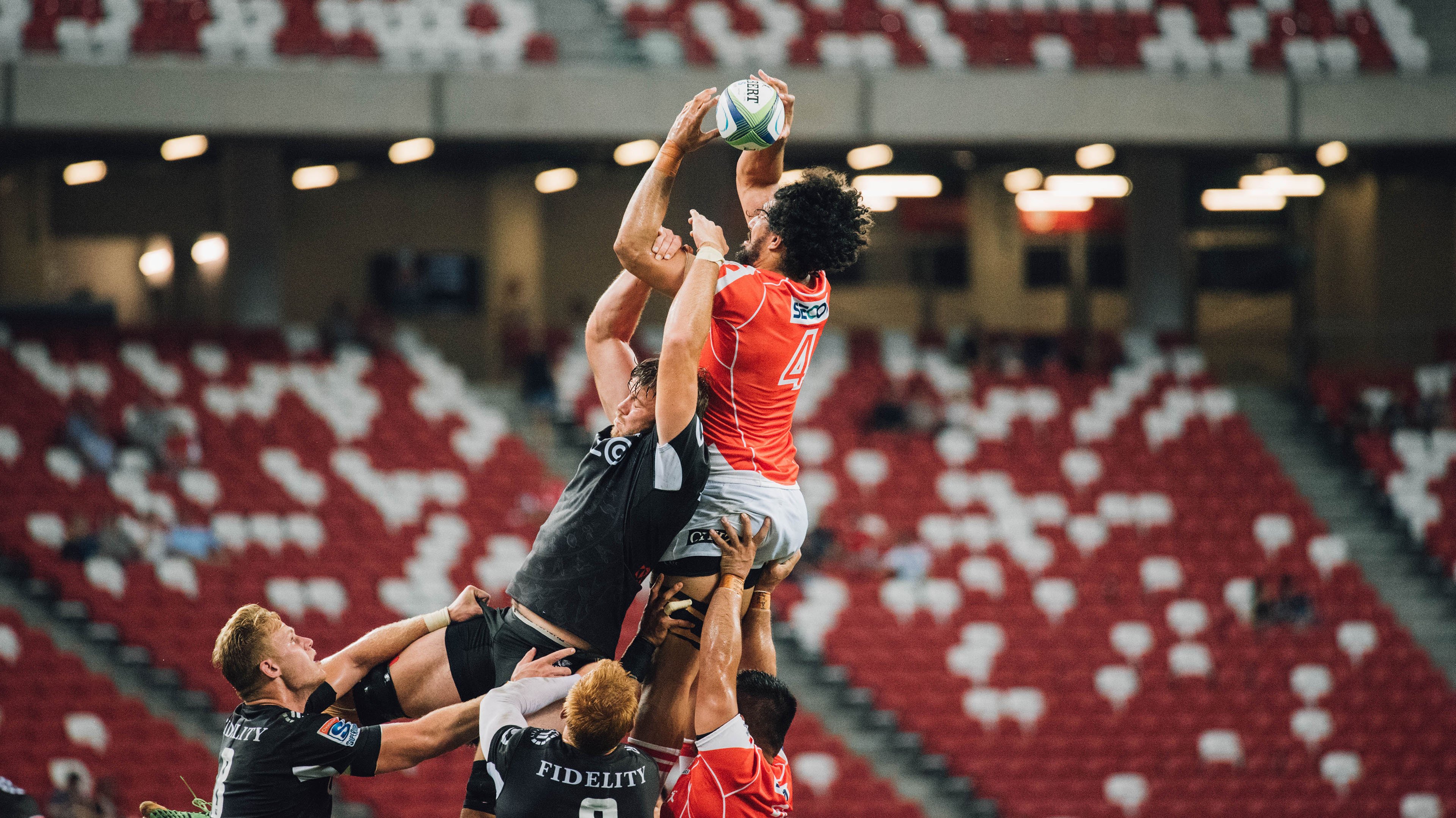 多面手风采：篮球场上的全能战士，多样篮球